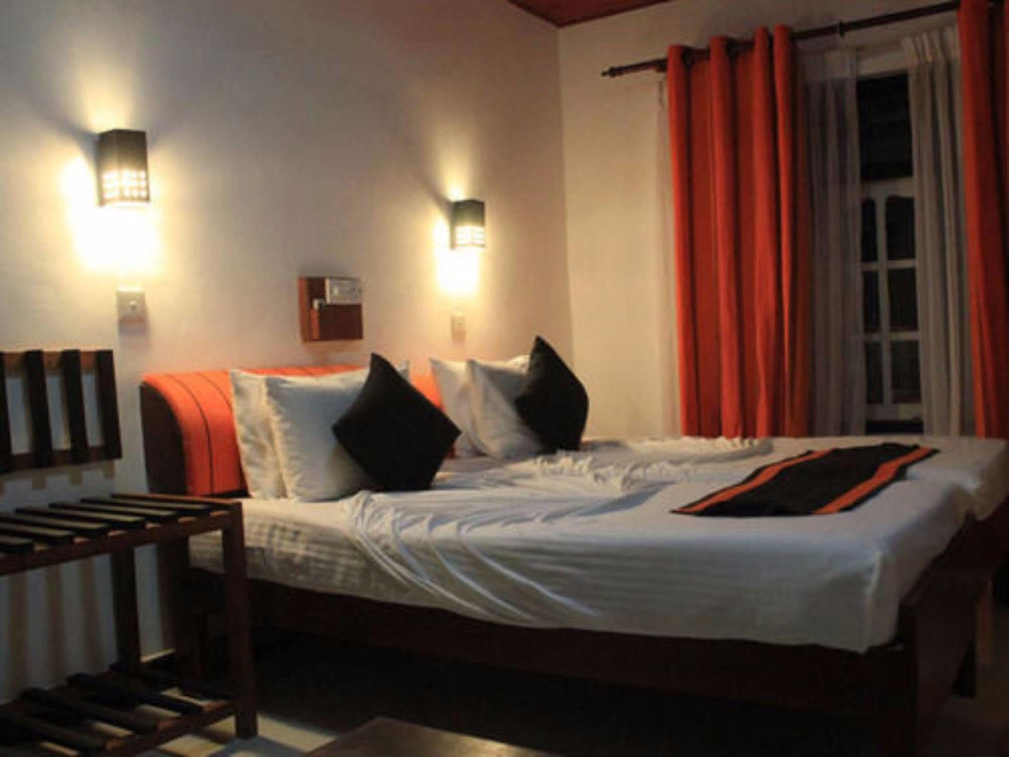 Samaya Beach Hotel Унаватуна Экстерьер фото