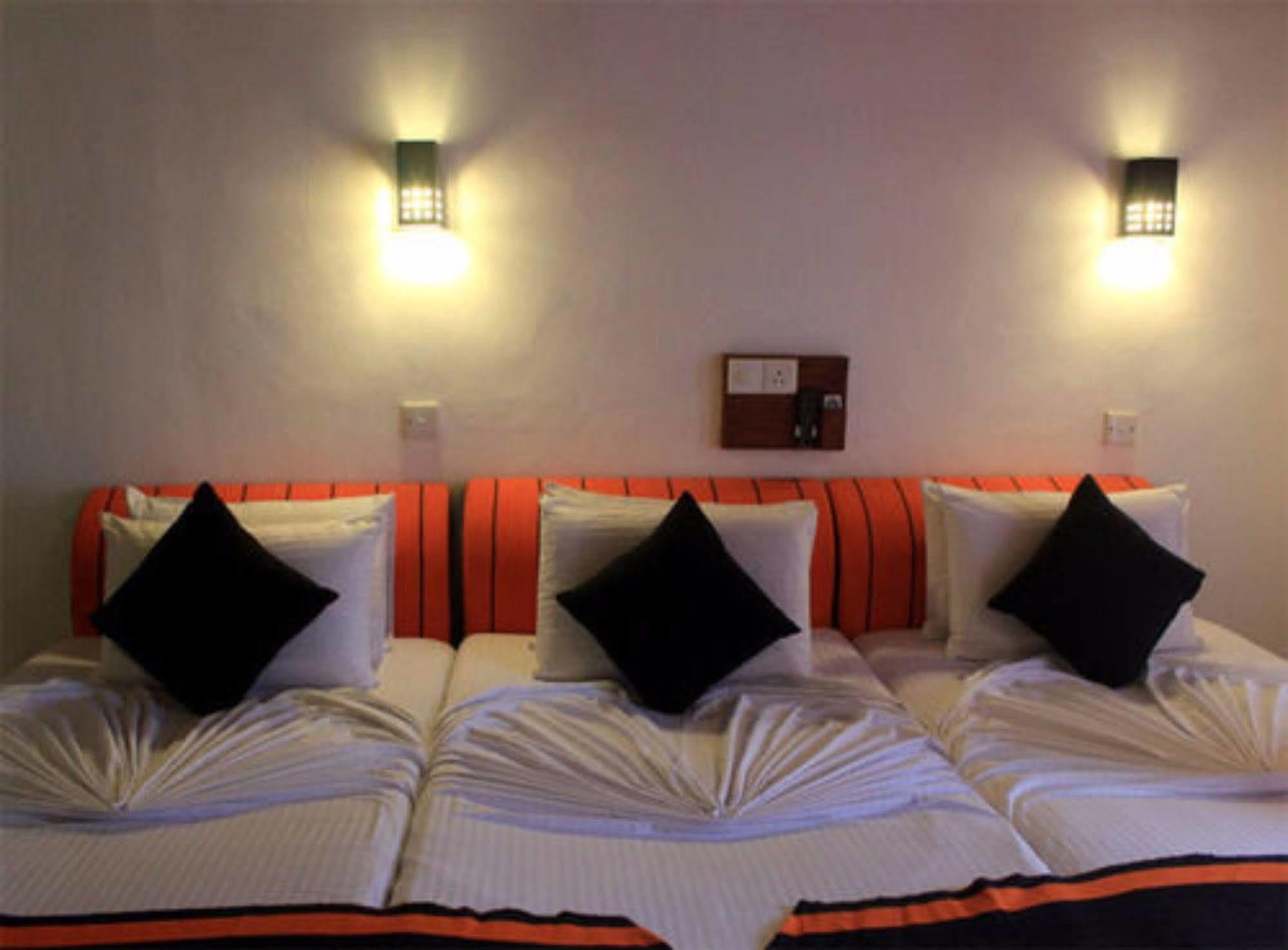 Samaya Beach Hotel Унаватуна Экстерьер фото