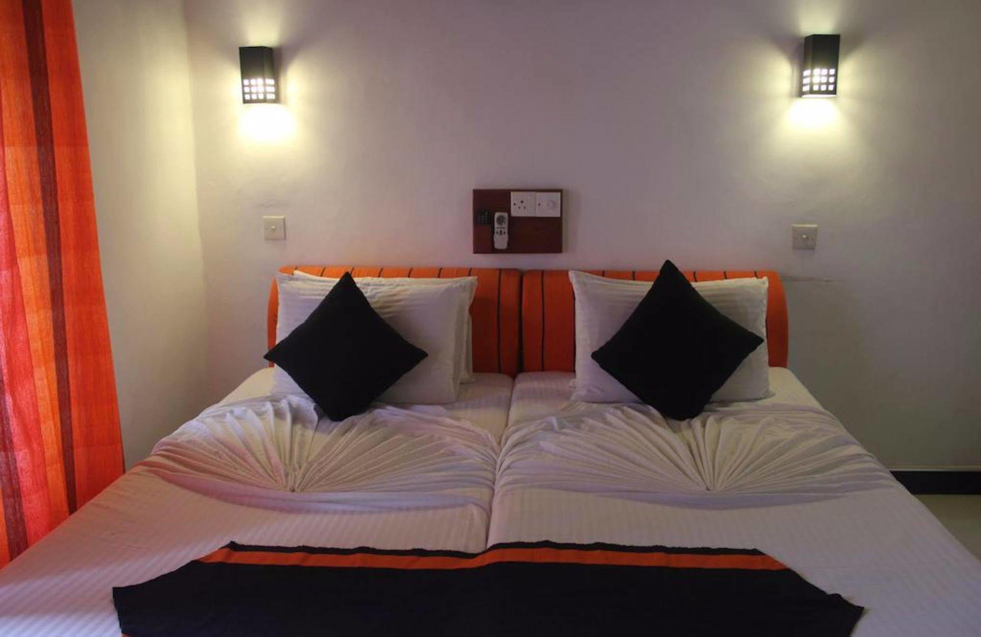 Samaya Beach Hotel Унаватуна Экстерьер фото